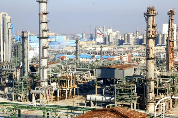صادرات پتروشیمی به ۱۲ میلیارد دلار رسید؛ بازگشت ۹ میلیارد دلار به چرخه اقتصادی صادرات پتروشیمی به ۱۲ میلیارد دلار رسید؛ بازگشت ۹ میلیارد دلار به چرخه اقتصادی