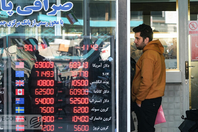 ارز تجاری؛ ارزانتر شد/ دلار به کانال ۷۰ هزار تومان بازگشت ارز تجاری؛ ارزانتر شد/ دلار به کانال ۷۰ هزار تومان بازگشت
