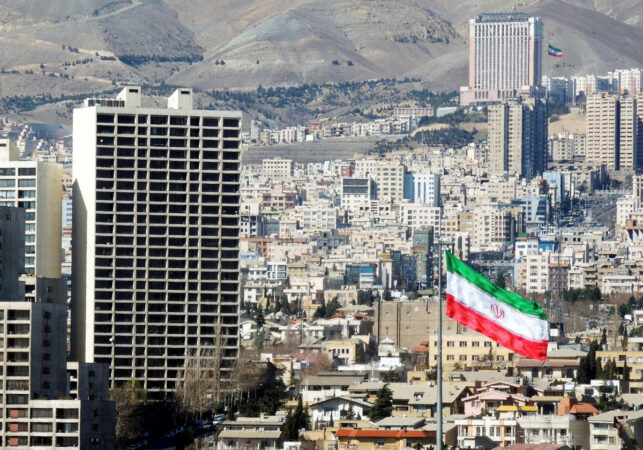 فرصت طلایی یا دام قیمتی؟ آینده بازار مسکن زیر سایه دلار فرصت طلایی یا دام قیمتی؟ آینده بازار مسکن زیر سایه دلار