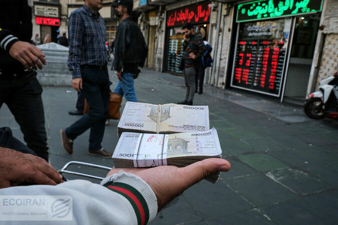معامله گران بازار سهام و ارز دست به عصا شدند معامله گران بازار سهام و ارز دست به عصا شدند