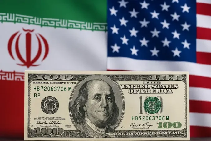 قیمت دلار در بازار آزاد سقوط کرد (۴ تیر) قیمت دلار در بازار آزاد سقوط کرد (۴ تیر)