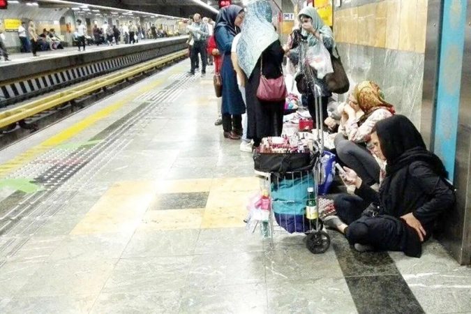 ممنوع شد؛ دستفروشی اتباع خارجی در مترو ممنوع شد؛ دستفروشی اتباع خارجی در مترو