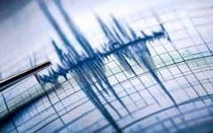 فروریختن ساختمان در بالیکسیر ترکیه در پی وقوع زلزله ۶.۱ ریشتری