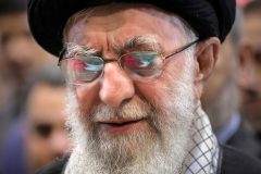 واکنش رهبر انقلاب درباره تابلوی عصر عاشورای استاد محمود فرشچیان