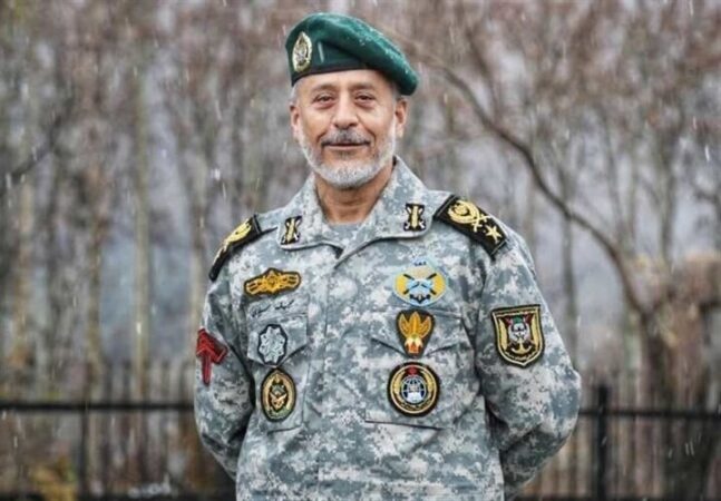 امیر سیاری: نیروی دریایی، چکاد اقتدار دفاعی وعمق راهبردی ایران است