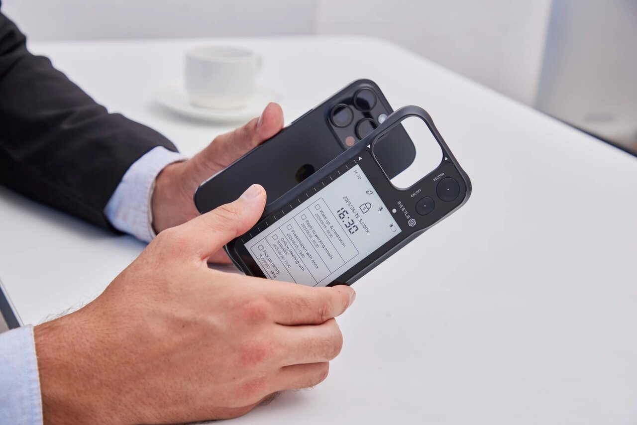 تبدیل گوشی به یک مرکز بهره‌وری مجهز به E Ink و هوش مصنوعی، تنها با یک قاب!