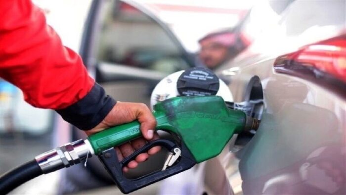 آغاز عرضه بنزین سوپر وارداتی در تهران با خودروهای سوخت‌رسان