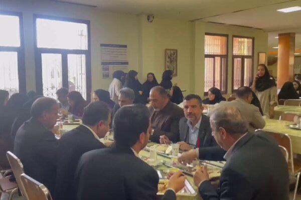 اقدام عجیب همراهان مهاجرانی؛ حضور در سلف ناهار خواهران