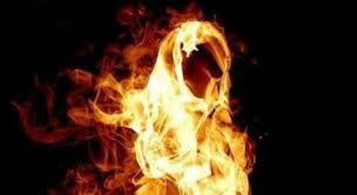 خودسوزی شاکی در دادسرای کهنوج/ حال مردِ حادثه‌ساز چگونه است؟