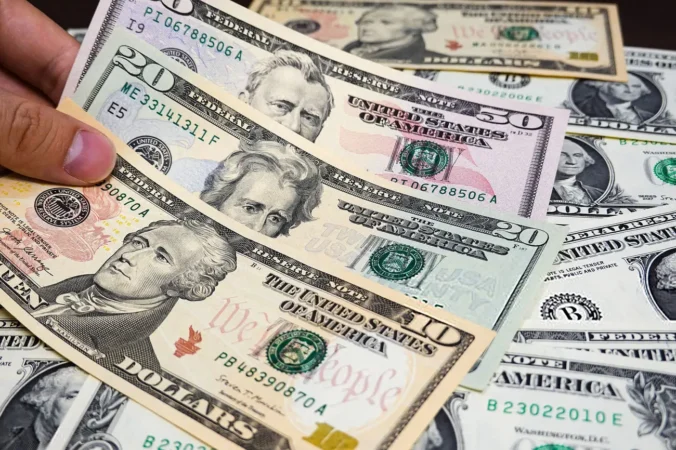 دلار آزاد همچنان صعودی/ دلار آزاد به ۱۳۰ هزار تومان می‌رسد؟