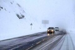 راه ارتباطی ۵۰ روستای بروجرد بر اثر بارش برف مسدود شد
