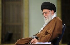 رهبر انقلاب: ایران پرچم مقابله با نظام سلطه را برافراشته است