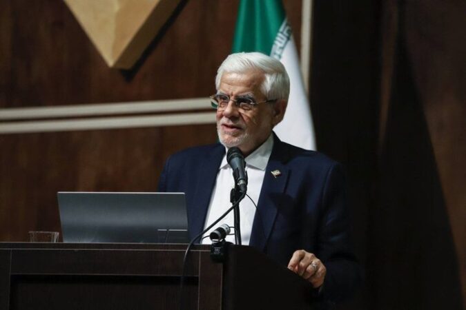 عارف: دانشگاه‌ها باید به نهاد علمی عمومی تبدیل شوند