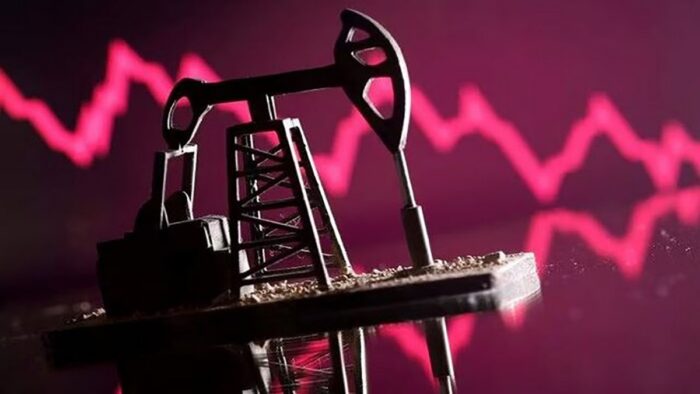 قیمت جهانی نفت امروز سه شنبه ۲ دی ۱۴۰۴ / کاهش قیمت نفت پس از جهش ۲ درصدی