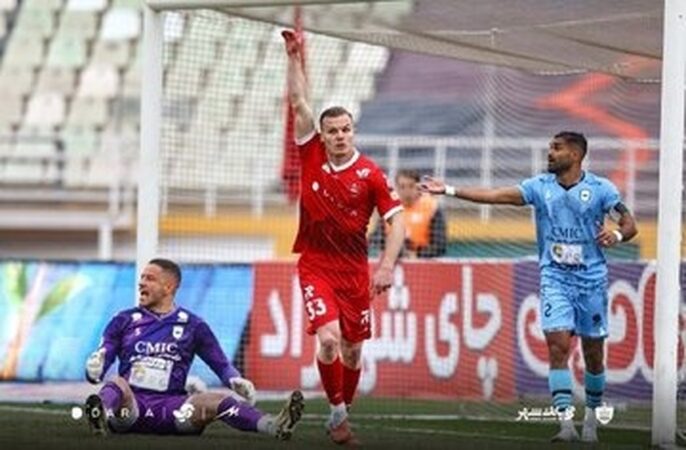 جنجال در پرسپولیس / دنیل گرا دو بار جریمه شد