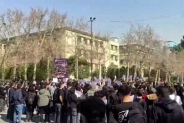 معاون فرهنگی دانشگاه تهران: در تجمعات روز گذشته سنگ و شیشه بطری‌ پرتاب شد/ احتمال حضور افراد بیرون از دانشگاه در تجمع روز گذشته را رد نمی‌کنم