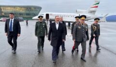 وزیر دفاع وارد باکو شد