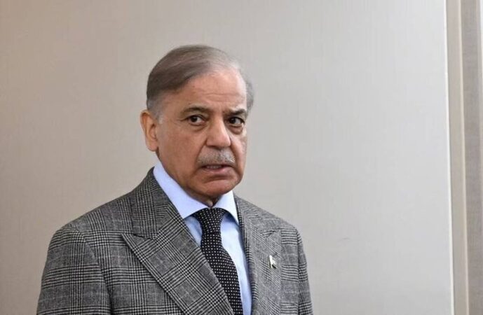 بحران سوخت دامن پاکستان و بنگلادش را گرفت؛ مدارس و ادارات تعطیل شدند