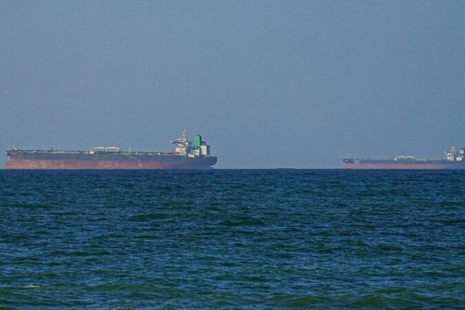 تحرک تازه در آبراه هرمز / یک نفتکش تحریمی از تنگه هرمز عبور کرد