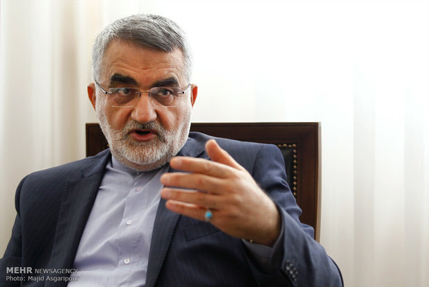تفاهم‌نامه نباید به تصویب مجلس برسد؛ ایران دانش هسته‌ای را رها نمی‌کند