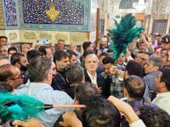 رئیس جمهور به زیارت حرم مطهر امام رضا(ع) مشرف شد