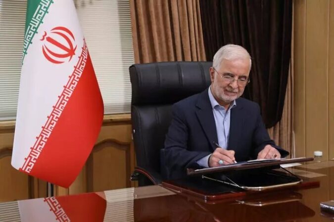 مومنی: ایران مقتدرتر از هر زمان دیگری در برابر تهدیدات ایستاده است