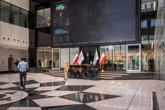 افزایش ۶ هزار واحدی شاخص کل / بورس تهران با چراغ سبز آغاز به کار کرد