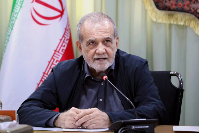 پزشکیان:کارآمدی مدیری که نتواند مصرف انرژی را کنترل کند مورد تردید است