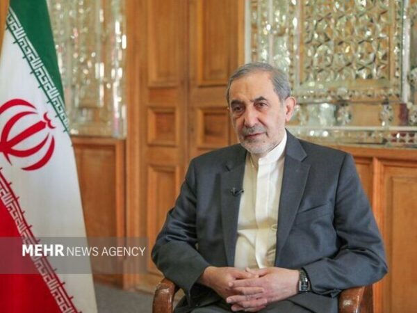 ولایتی: نیروهای خارجی باید منطقه را ترک کنند