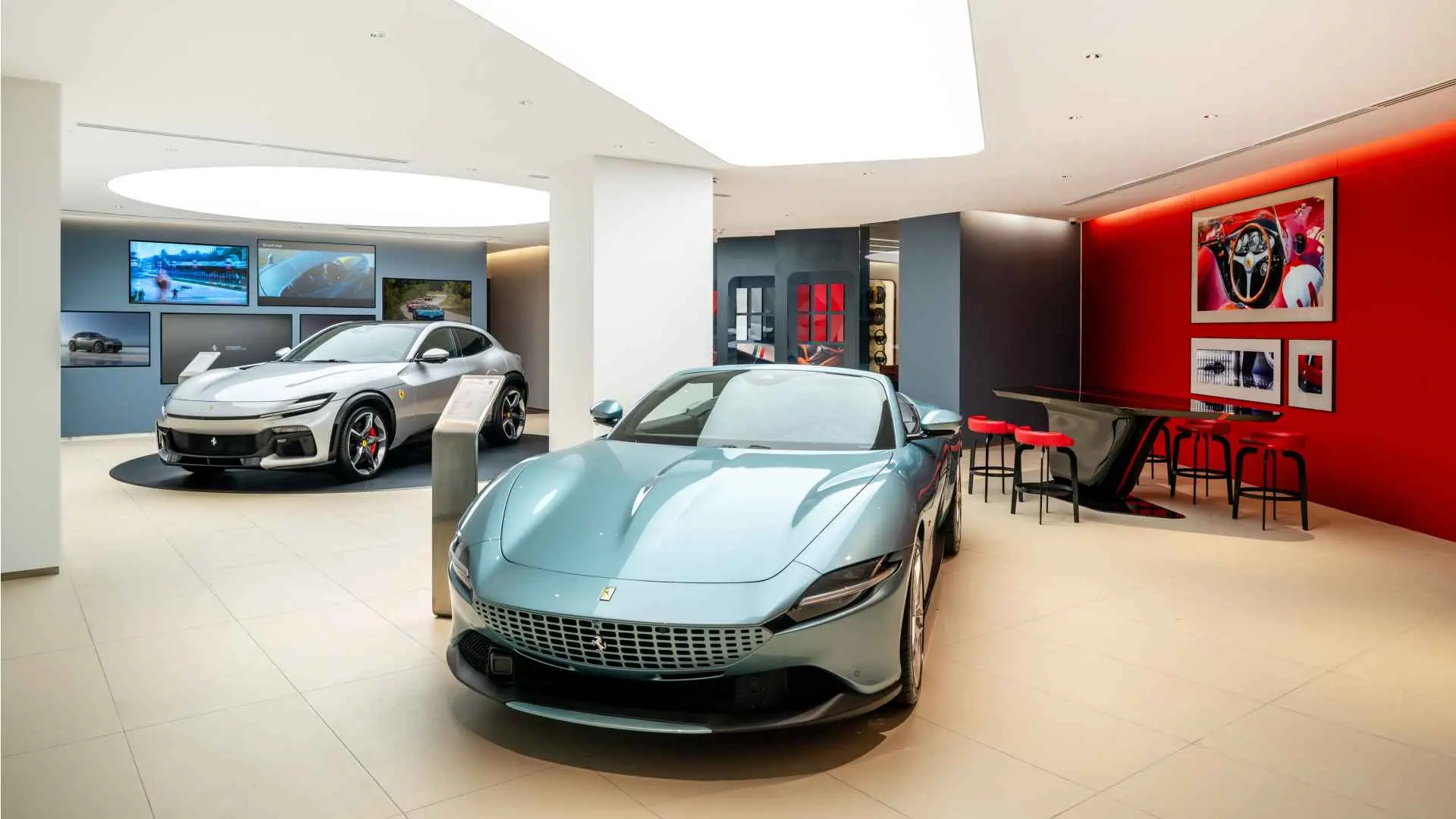 معضل گرانی خودرو جهانی شد Ferrari_Interior (1)