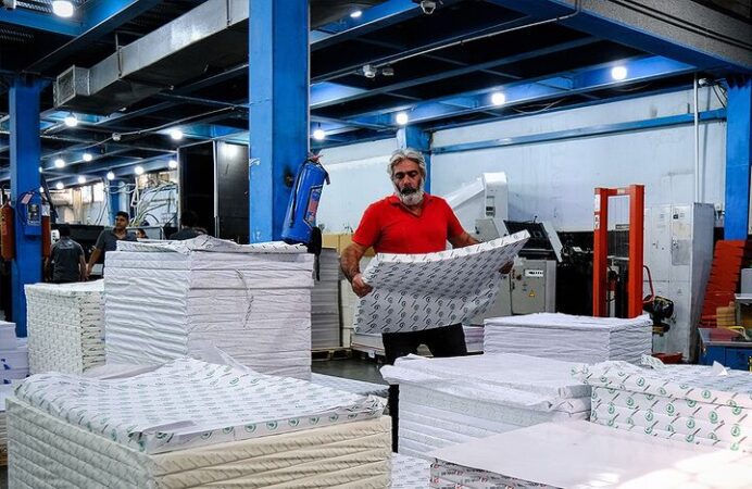 قیمت مقوا ۸ برابر شد؛ صنعت بسته‌بندی در تنگنای مواد اولیه| واردات در مرزها تسهیل شود